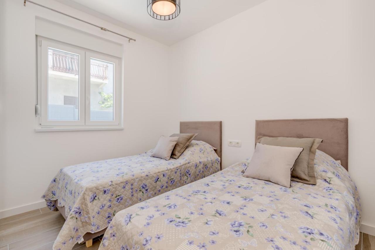 New, Private Heated Swimming Pool, Free Parking, Trogir Centar Apartment Exterior photo