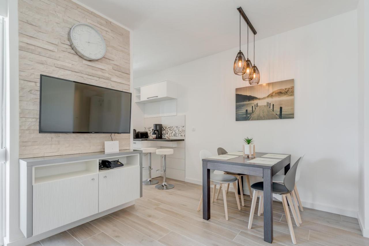 New, Private Heated Swimming Pool, Free Parking, Trogir Centar Apartment Exterior photo
